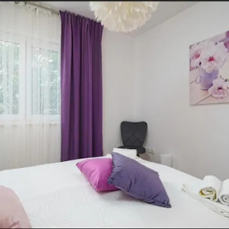 Modern, 2 Bedroom Near Beach! Apartment *
